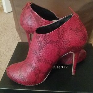 Red/black booties